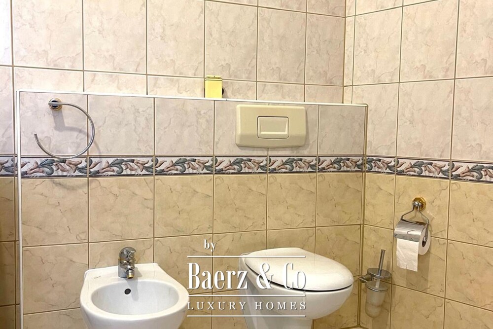 Crikvenica, house with 4 apartments and 2 commercial units in the town centre with sea view image