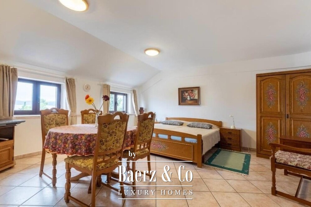 Crikvenica, house with 4 apartments and 2 commercial units in the town centre with sea view image