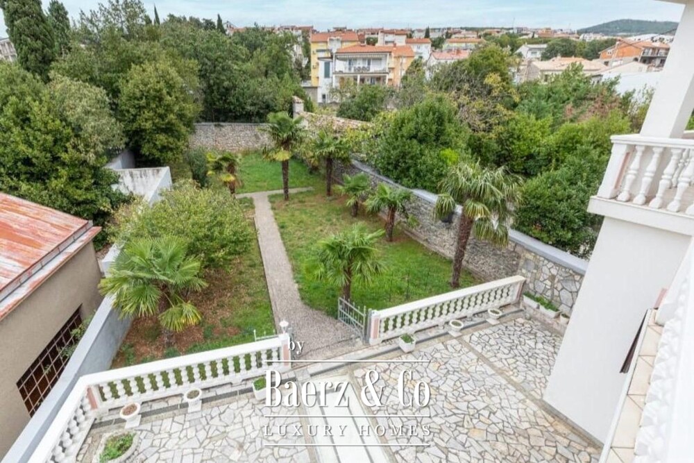 Crikvenica, house with 4 apartments and 2 commercial units in the town centre with sea view image