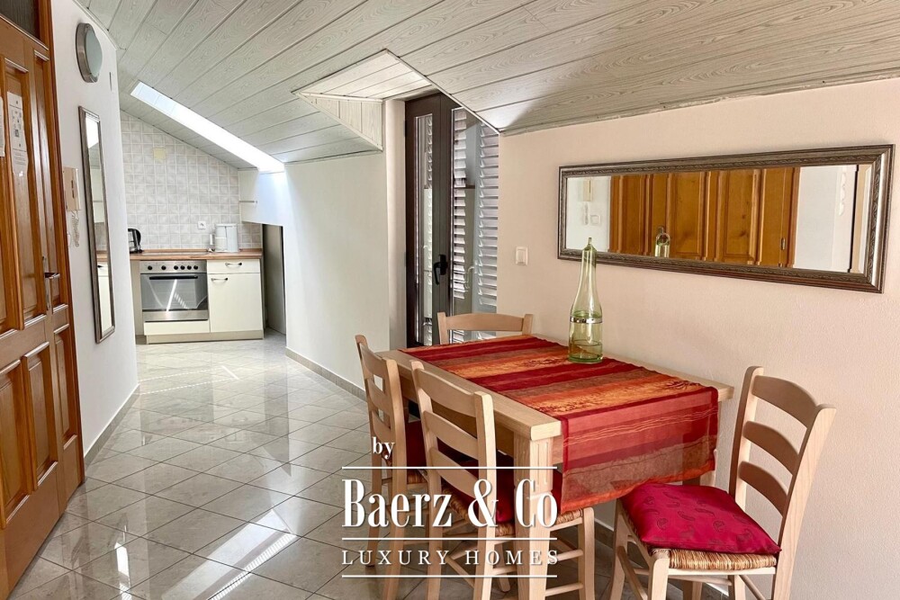 Crikvenica, house with 4 apartments and 2 commercial units in the town centre with sea view image