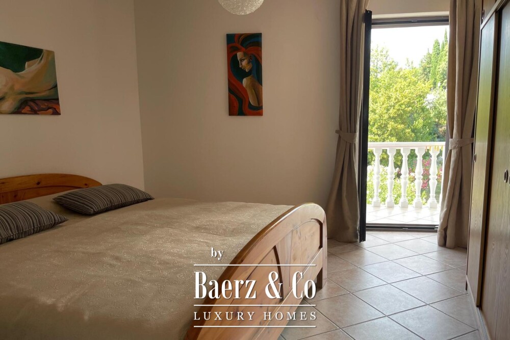 Crikvenica, house with 4 apartments and 2 commercial units in the town centre with sea view image