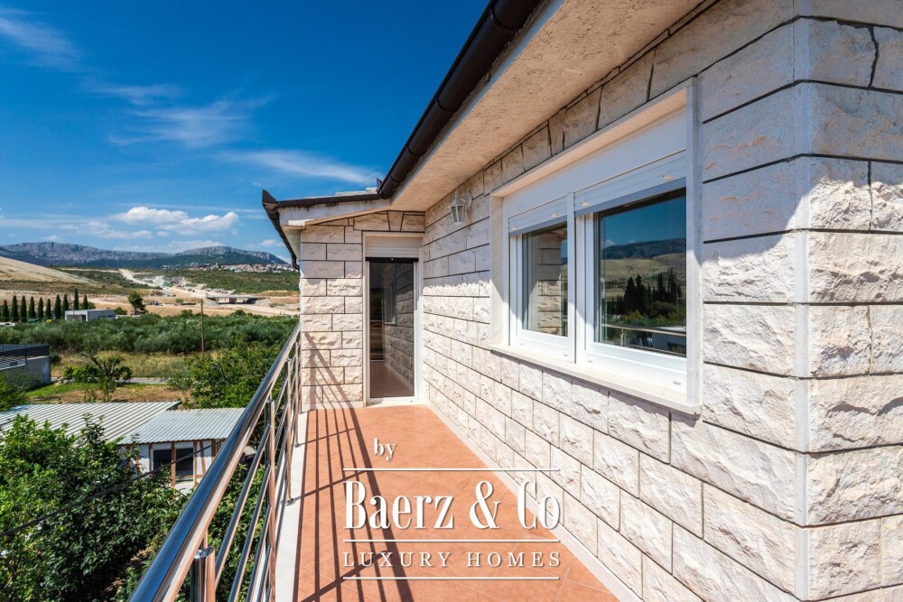 Split, Kamen, a multi-family house with a total gross area of 492 m² image
