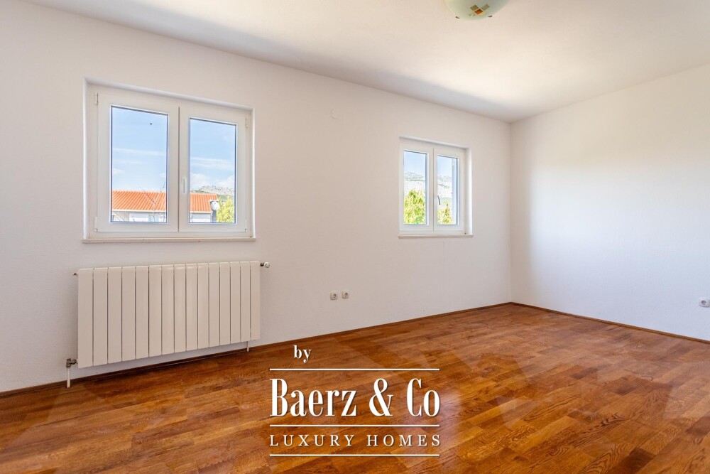 Split, Kamen, a multi-family house with a total gross area of 492 m² image