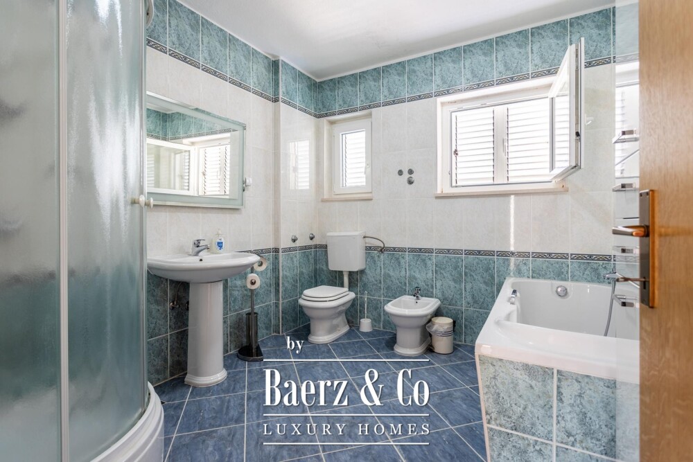 Split, Kamen, a multi-family house with a total gross area of 492 m² image