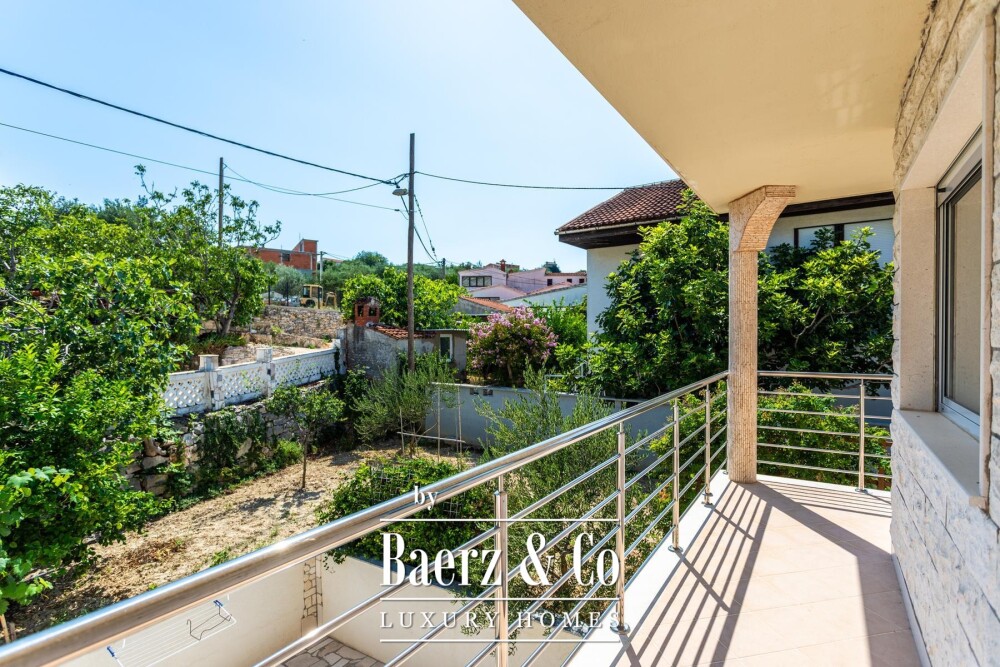 Split, Kamen, a multi-family house with a total gross area of 492 m² image