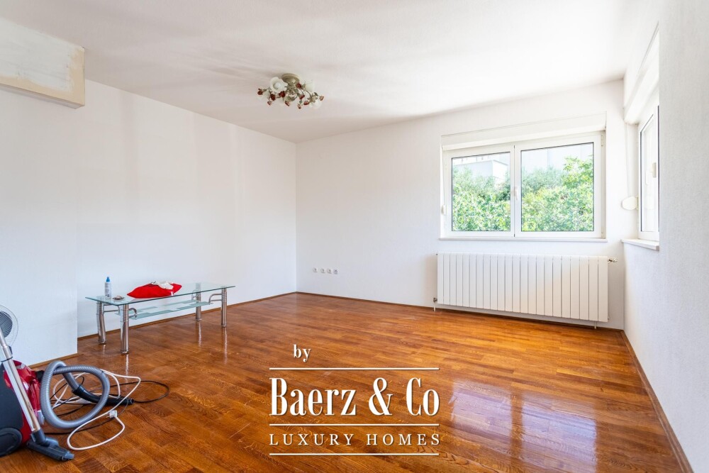 Split, Kamen, a multi-family house with a total gross area of 492 m² image