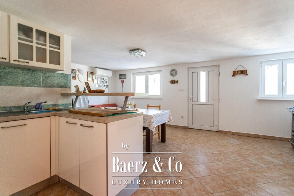 Split, Kamen, a multi-family house with a total gross area of 492 m² image