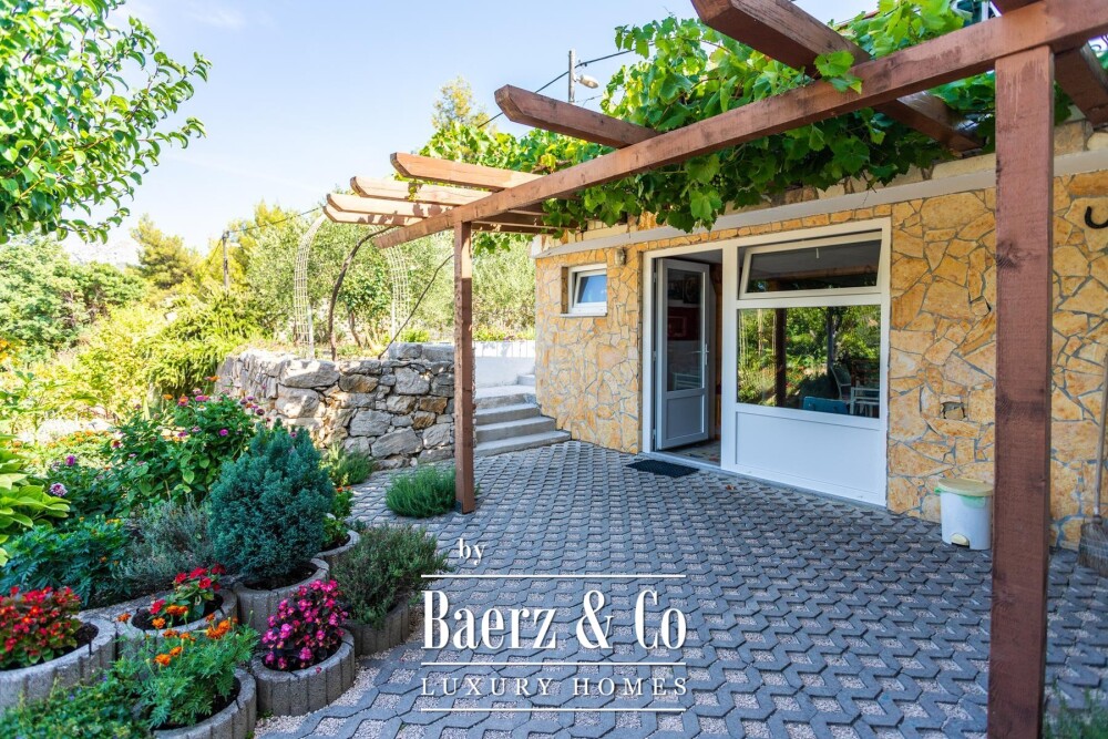 Split, Kamen, a multi-family house with a total gross area of 492 m² image