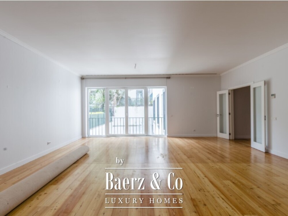 3-bedroom apartment with private parking, in a prime Chiado location image