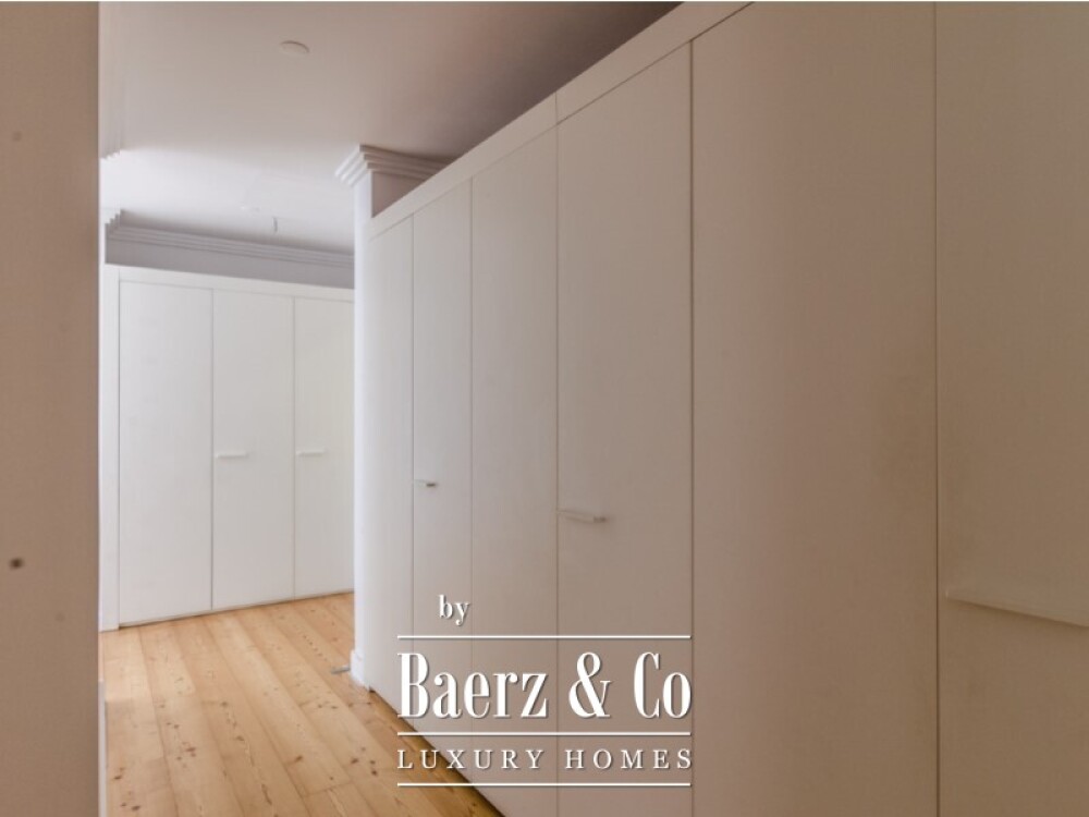 3-bedroom apartment with private parking, in a prime Chiado location image