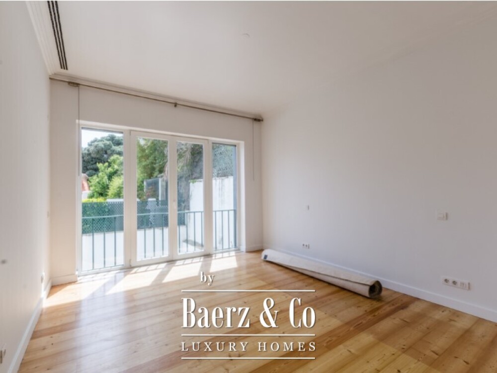 3-bedroom apartment with private parking, in a prime Chiado location image