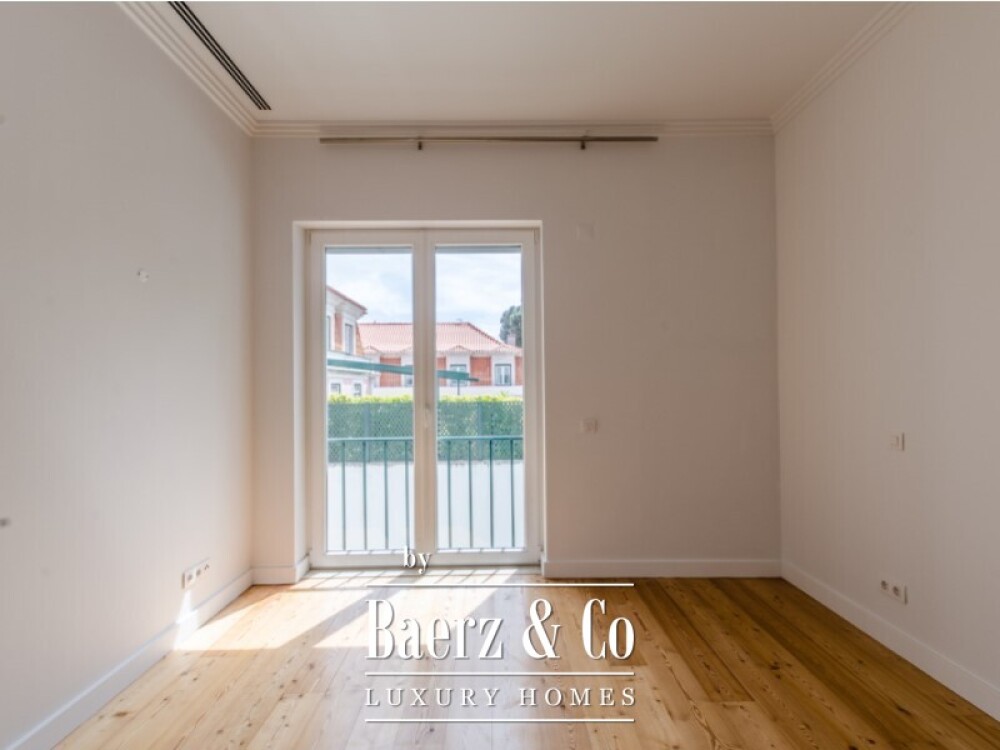 3-bedroom apartment with private parking, in a prime Chiado location image