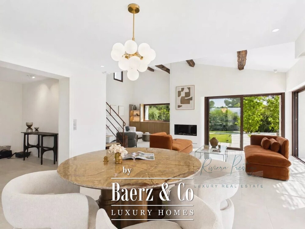 Elegant 5-Bedroom Villa with Pool in Castellaras Aréa image