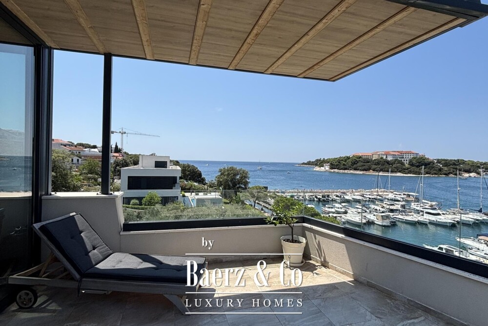 Medulin, Pješčana Uvala, exclusive penthouse first row to the sea image