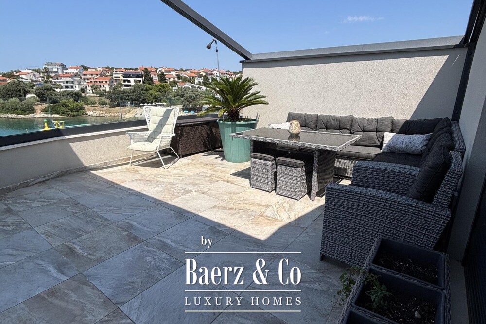 Medulin, Pješčana Uvala, exclusive penthouse first row to the sea image