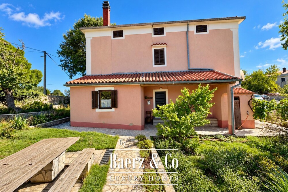 Island of Cres, Punta Križa, 280 m² house for renovation on a spacious 3,150 m² plot image