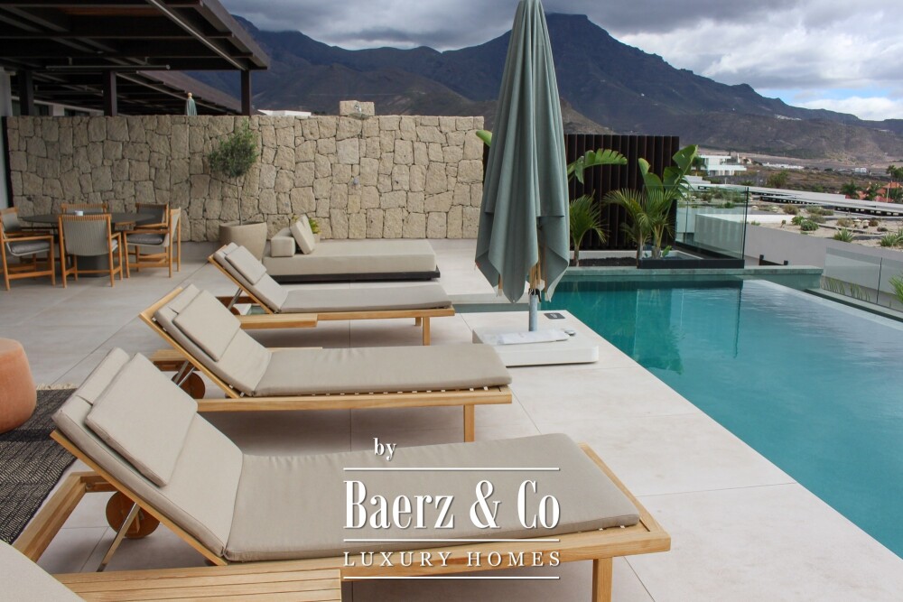Exclusive 2-bedroom villa in a 5* complex Costa Adeje image