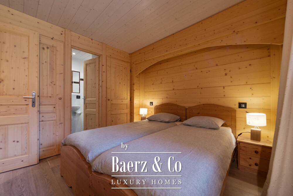 5-bedroom chalet - Ski-in/ski-out image