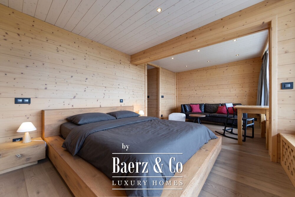5-bedroom chalet - Ski-in/ski-out image