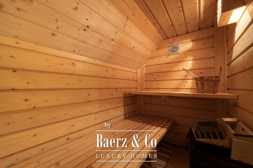 5-bedroom chalet - Ski-in/ski-out image