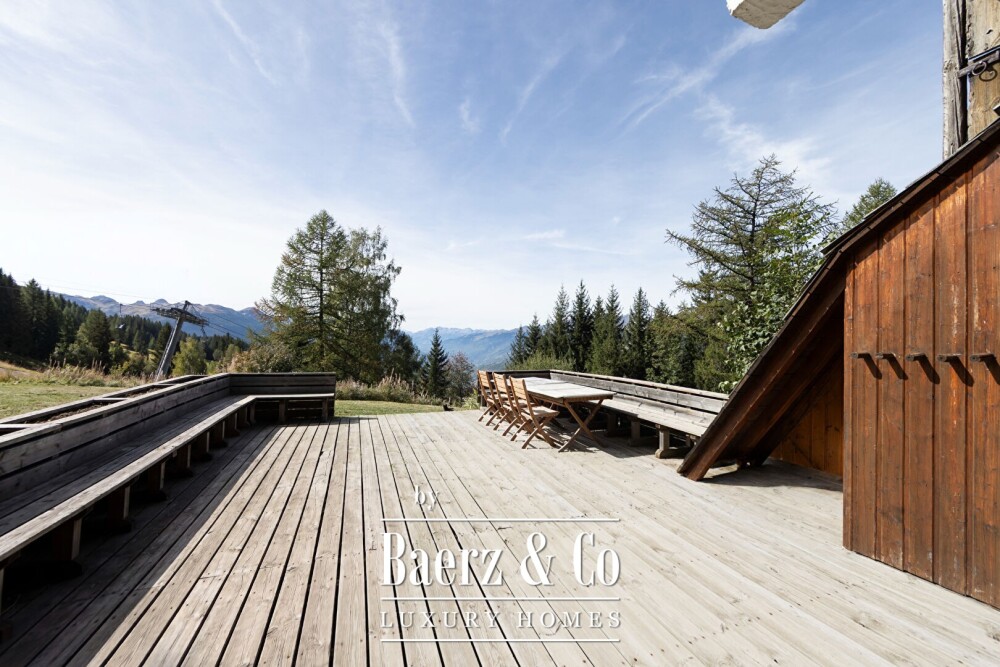 5-bedroom chalet - Ski-in/ski-out image