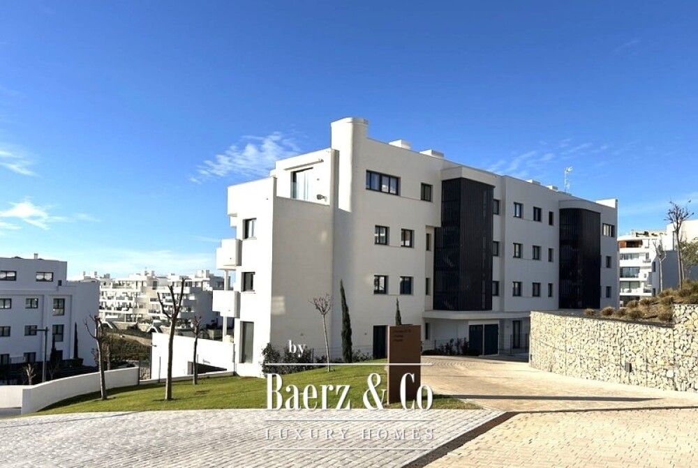 Contemporary Apartment with Sea Views, Higuerón West image