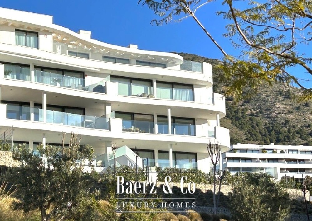 Contemporary Apartment with Sea Views, Higuerón West image