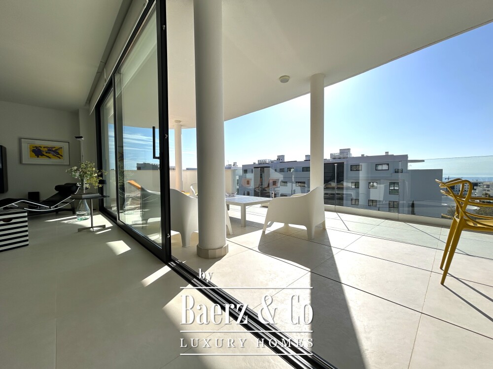 Contemporary Apartment with Sea Views, Higuerón West image