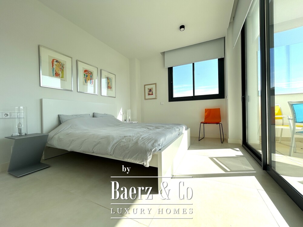 Contemporary Apartment with Sea Views, Higuerón West image