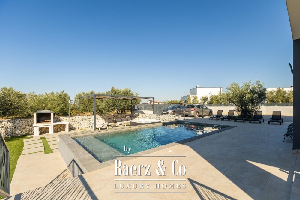 Istria, Galižana, spacious house with pool, large yard and sea view image