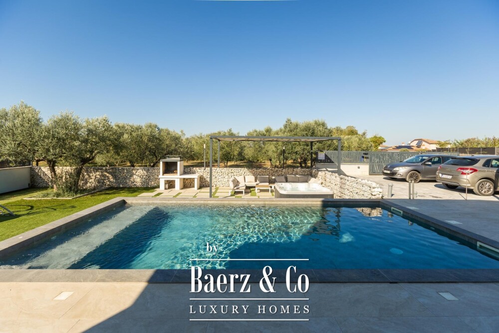 Istria, Galižana, spacious house with pool, large yard and sea view image