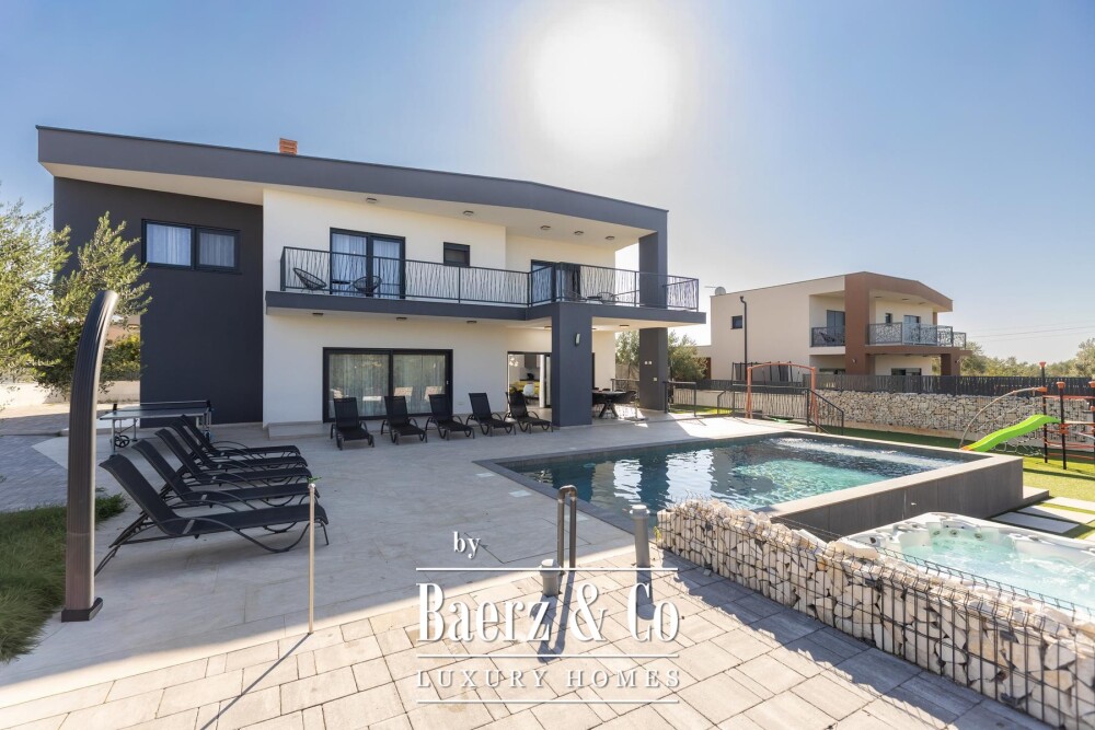 Istria, Galižana, spacious house with pool, large yard and sea view image