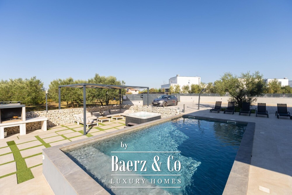 Istria, Galižana, spacious house with pool, large yard and sea view image