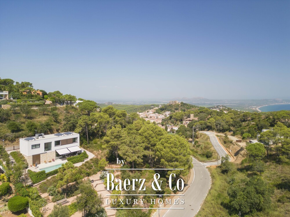 For sale contemporary villa with sea views, Begur image