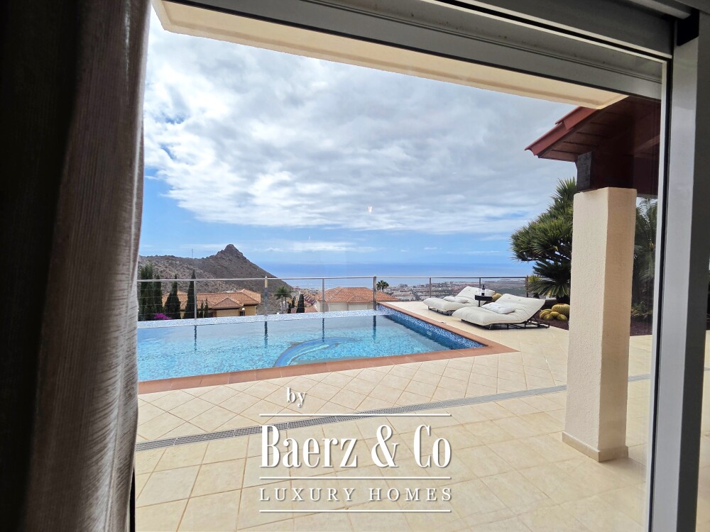 Exclusive villa situated in prestigious residential area Tenerife image