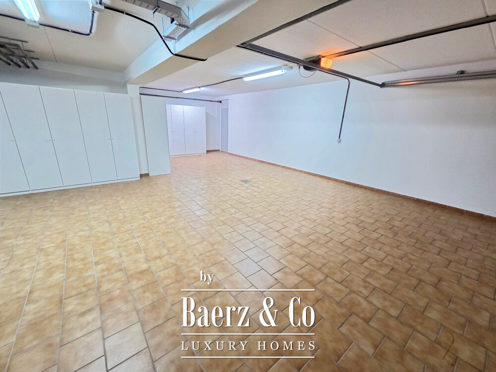 Exclusive villa situated in prestigious residential area Tenerife image