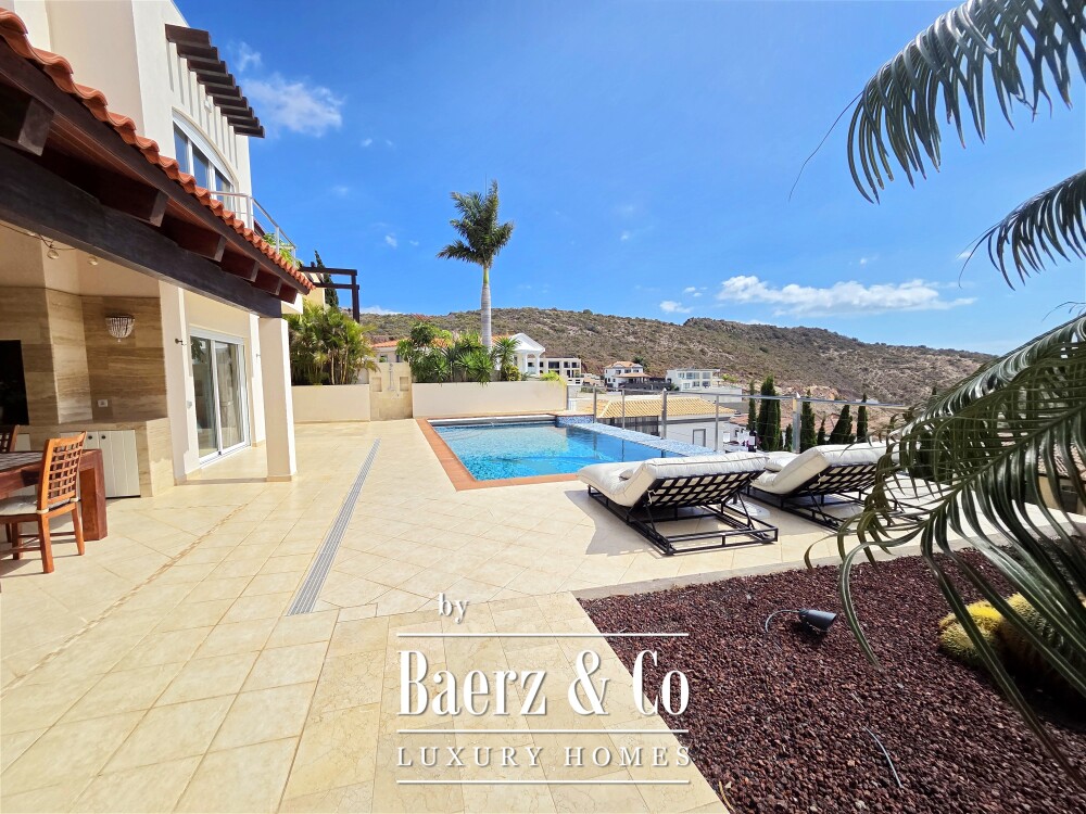 Exclusive villa situated in prestigious residential area Tenerife image
