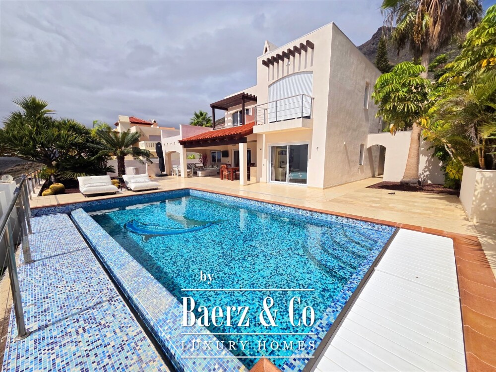 Exclusive villa situated in prestigious residential area Tenerife image