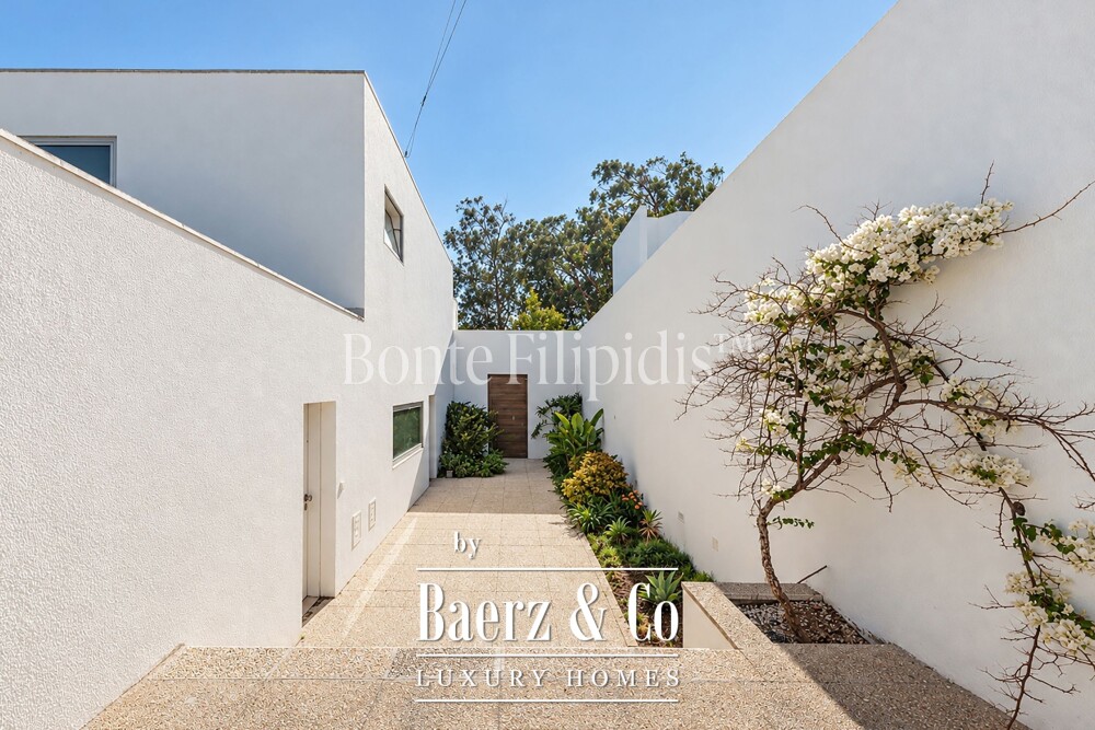 Beautiful luxury home in Rio de Mouro, Albarraque image