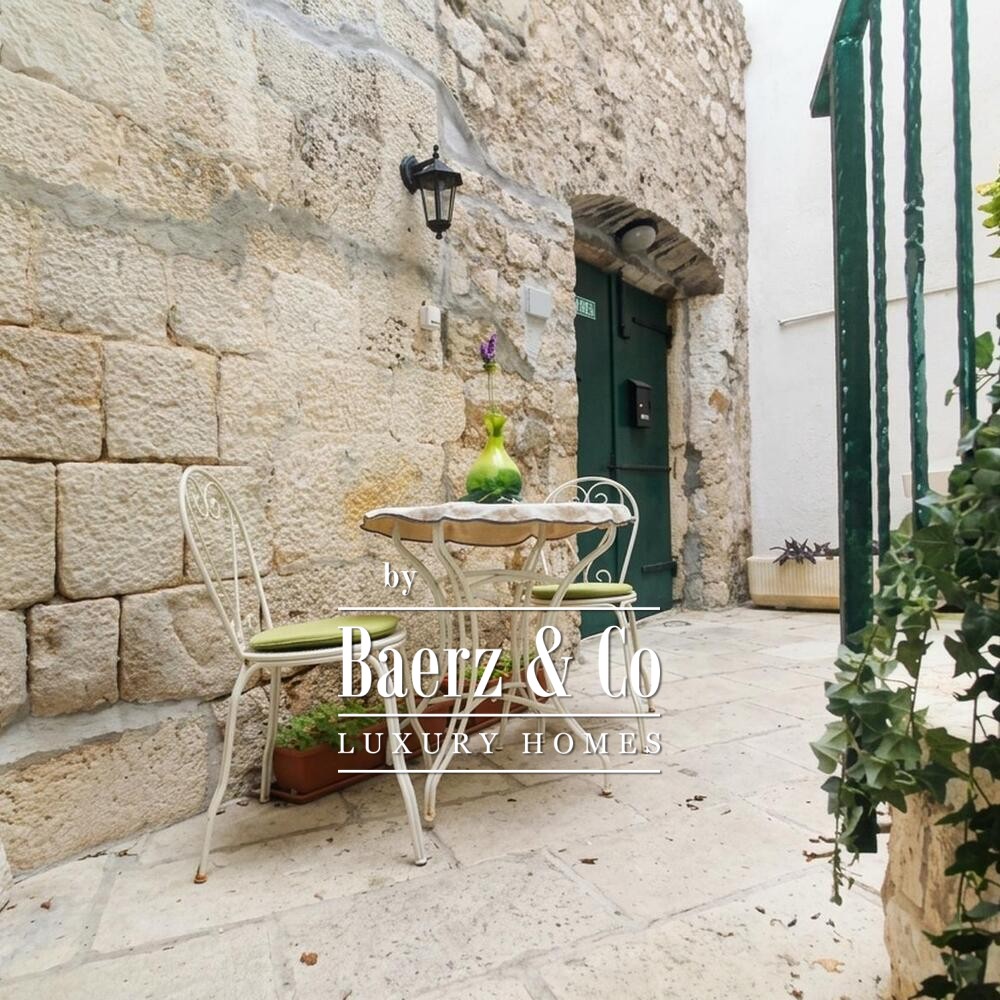 Makarska, Kačić Square, historic house with residential, tourist accommodation and commercial spaces image