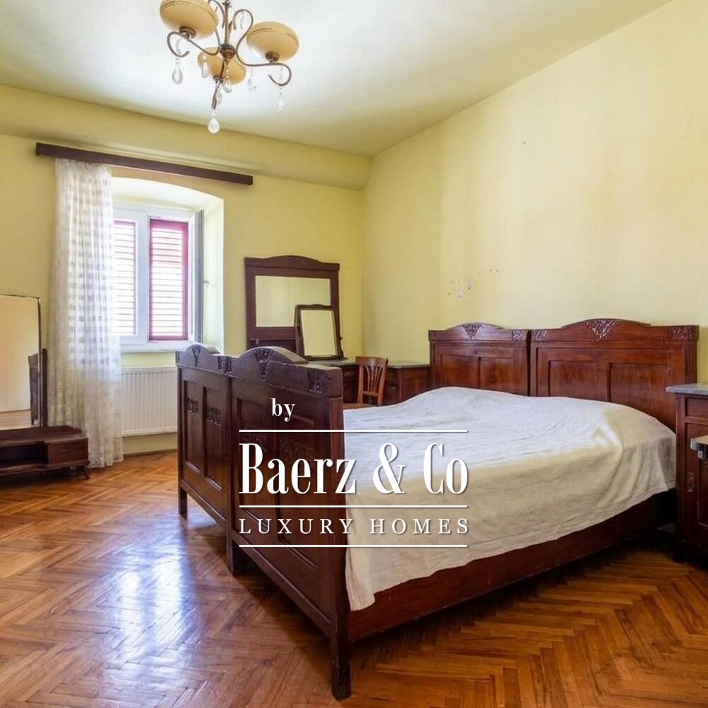 Makarska, Kačić Square, historic house with residential, tourist accommodation and commercial spaces image