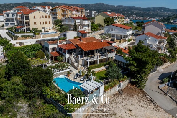 photo 3 Rogoznica, a beautiful villa with a pool, a view of the sea and a hidden garden
